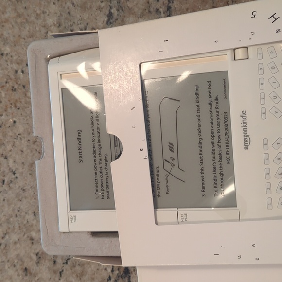 NEW Original Amazon Kindle - Picture 3 of 10